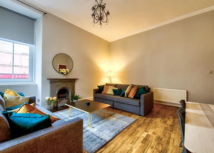 Stylish & Spacious 3 Bedroom Apt In Finnieston, West End